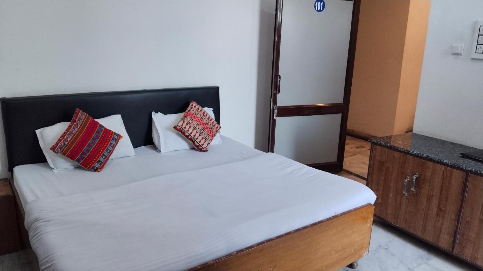 Fabhotel Grover Kangra Extérieur photo